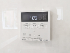 1号棟　給湯器リモコン　【西東京市新町５丁目】自動お湯張りや追いだき機能など、充実したバスタイムをサポートする設備が整っています。温度調節もボタンひとつで簡単です。