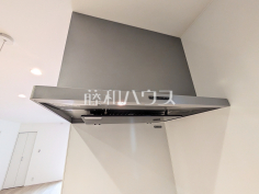 レンジフード　【名古屋市北区六が池町】お手入れのしやすいレンジフードは見た目もスッキリしていて、料理時の油煙やニオイを効率的に外に出せます。