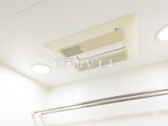浴室乾燥機　【ジェネシティ　サンライトコート】雨の日の強い味方！浴室換気乾燥機付きユニットバスで洗濯物が乾かせます。
