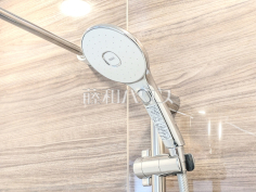 スイッチ付シャワーヘッド　【小平市小川町１丁目】浴室のシャワーは手元で止水ができるスイッチ付シャワーヘッドにより、さらに節水効果がアップします。