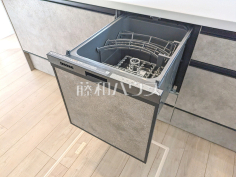 食器洗浄乾燥機　【小平市小川町１丁目】食洗機は水仕事を軽減するとともに、手洗いに比べ節水効果も期待できます。