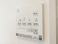 浴室乾燥機リモコン　【小平市小川町１丁目】浴室換気乾燥暖房機付きの為、冬も快適、入浴後もカラッと乾燥し、カビの発生を抑えます。
