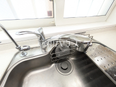 浄水器一体型水栓　【西東京市中町５丁目】いつでもおいしいお水が飲める浄水器一体型水栓も完備 
