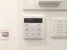 浴室給湯リモコン　【ベルジュール三鷹】追焚き機能付きなので、生活時間の違う家族に便利です。　