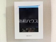 2号棟　TVモニター付きインターホン　【日野市神明３丁目】TVモニター付きインターホンのため訪問者がひと目で分かります　