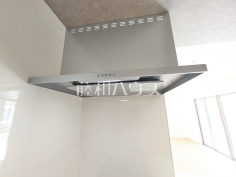 レンジフード　【北名古屋市能田蓮池】お手入れのしやすいレンジフードは見た目もスッキリしていて、料理時の油煙やニオイを効率的に外に出せます。