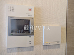 TVモニター付インターフォン・浴室給湯リモコン　【Brillia City三鷹】防犯に役立つTVモニター付インターフォン・追焚機能付で時間差入浴もOKな浴室給湯リモコン
