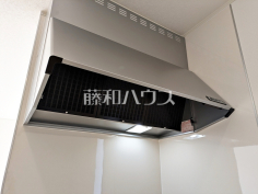 レンジフード　【西東京市谷戸町１丁目】お手入れのしやすいレンジフードは見た目もスッキリしていて、料理時の油煙やニオイを効率的に外に出せます。