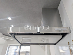 レンジフード　【板橋区仲町】お手入れのしやすいレンジフードは見た目もスッキリしていて、料理時の油煙やニオイを効率的に外に出せます。