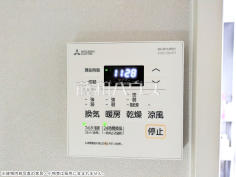 浴室換気乾燥機　【ヴィラロイヤル東中野】換気機能によってバスルーム内のカビの発生を抑制できます。夜間や雨天時の洗濯物の乾燥に便利な乾燥機能も装備。