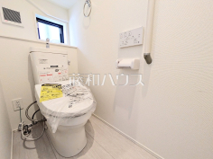 温水洗浄便機能付きトイレ温水洗浄便機能付きトイレで清潔にご使用いただけます。