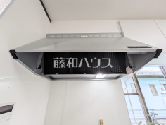 レンジフード　【八王子市石川町】お手入れのしやすいレンジフードは見た目もスッキリしていて、料理時の油煙やニオイを効率的に外に出せます。