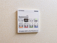 浴室換気乾燥機リモコン　【新座市石神１丁目】雨の日の強い味方！浴室換気乾燥機付きユニットバスで洗濯物が乾かせます。
