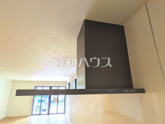 レンジフード　【西東京市向台町６丁目】お手入れのしやすいレンジフードは見た目もスッキリしていて、料理時の油煙やニオイを効率的に外に出せます。