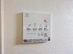 24時間換気システム 24時間換気システムにより、花粉・PM2.5などの微小粒子物質の侵入を防ぎ、快適な室内を保ちます。 
