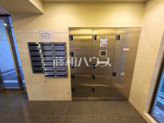 ポスト・宅配ボックス　【ベルジュール府中3】荷物の受け取り時間を気にせず外出できる宅配ボックス付き！
