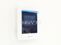 TVモニター付インターホン　【志木ニュータウン中央の森参番街5号棟】TVモニター付きインターホンのため訪問者がひと目で分かります