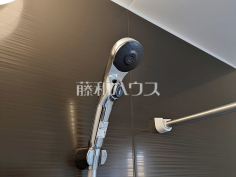 スイッチ付シャワーヘッド　【日野市平山２丁目】浴室のシャワーは手元で止水ができるスイッチ付シャワーヘッドにより、さらに節水効果がアップします。