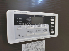 給湯器リモコン　【日野市平山２丁目】自動お湯張りや追いだき機能など、充実したバスタイムをサポートする設備が整っています。温度調節もボタンひとつで簡単です。