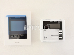 TVモニター付インターホン/給湯器リモコン　【日野市平山２丁目】防犯に役立つTVモニター付インターホン/便利な追いだき機能付きオートバス。予約設定も可能なので、帰宅後すぐに入浴できるようお湯を張っておくことができます。