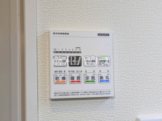 2号棟　浴室乾燥機リモコン　【武蔵村山市三ツ藤１丁目】浴室には暖房機能を備えているので、冬の寒い時期には入浴前に予備暖房をすることで急激な温度変化によるヒートショックの防止にも役立ちます。
