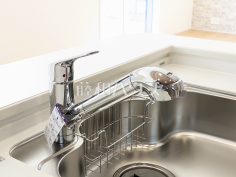 浄水器一体型水栓　【志木市上宗岡３丁目】いつでもおいしいお水が飲める浄水器一体型水栓も完備 
