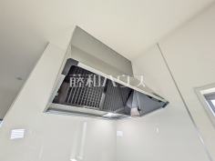 1号棟　レンジフード　【立川市西砂町３丁目】お手入れのしやすいレンジフードは見た目もスッキリしていて、料理時の油煙やニオイを効率的に外に出せます。