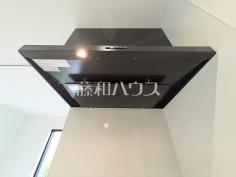 レンジフード　【八王子市上柚木】お手入れのしやすいレンジフードは見た目もスッキリしていて、料理時の油煙やニオイを効率的に外に出せます。