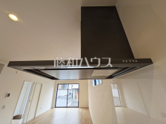 レンジフード　【日野市旭が丘１丁目】お手入れのしやすいレンジフードは見た目もスッキリしていて、料理時の油煙やニオイを効率的に外に出せます。