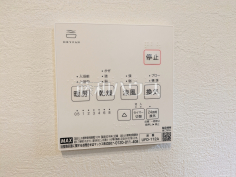 浴室乾燥機スイッチ　【日野市旭が丘１丁目】 浴室は換気・乾燥・暖房機付きで、入浴前も入浴後も快適です。 