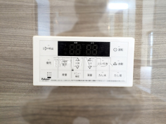 A号棟　給湯スイッチ　【調布市深大寺北町６丁目】追焚機能付で時間差入浴もOK追焚き機能付きなので、生活時間の違う家族に便利です。