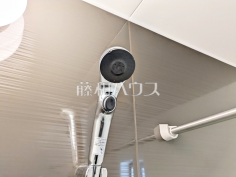 スイッチ付シャワーヘッド　【八王子市丸山町】浴室のシャワーは手元で止水ができるスイッチ付シャワーヘッドにより、さらに節水効果がアップします。