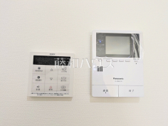 B号棟　給湯器/TVモニター付きインターホン　【世田谷区八幡山２丁目】追焚機能付で時間差入浴もOK追焚き機能付きなので、生活時間の違う家族に便利です。/防犯に役立つTVモニター付インターフォン