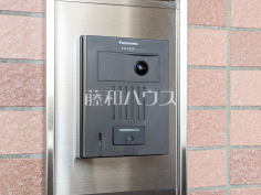 防犯に役立つTVモニター付インターフォン　TVモニター付きインターホンのため訪問者がひと目で分かります　