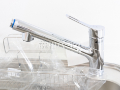 浄水器一体型水栓　【ライオンズマンション泊3丁目第3】いつでもおいしいお水が飲める浄水器一体型水栓も完備 
