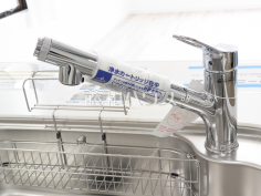 その他設備　【グランシャトレ松尾】いつでもおいしいお水が飲める浄水器一体型水栓も完備 
