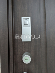 A号棟　スマートキー　【糸満市西崎町3丁目】スマートキーはポケットやかばんに入れたままボタンを押せば施解錠が可能です！