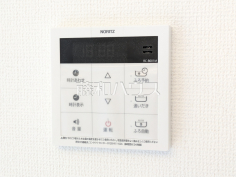 A号棟　給湯スイッチ　【糸満市西崎町3丁目】追焚き機能付きなので、生活時間の違う家族に便利です。 