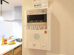TVモニター付インターホン　【グリーンパーク志木】TVモニター付きインターホンのため訪問者がひと目で分かります