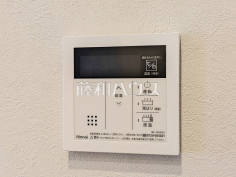 給湯器リモコン　【グリーンパーク志木】自動お湯張りや追いだき機能など、充実したバスタイムをサポートする設備が整っています。温度調節もボタンひとつで簡単です。