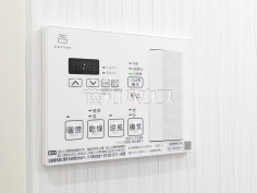 浴室乾燥機リモコン　【クリオ鶴瀬壱番館】浴室には暖房機能を備えているので、冬の寒い時期には入浴前に予備暖房をすることで急激な温度変化によるヒートショックの防止にも役立ちます。