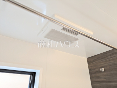 浴室換気乾燥暖房機浴室換気乾燥機幼い子供がいると汚れものが多く、いつでも洗濯物を干せるのが嬉しい浴室換気乾燥機！
