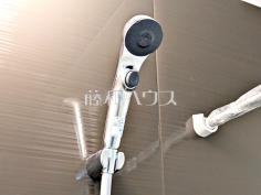 スイッチ付シャワーヘッド　【新座市栗原６丁目】浴室のシャワーは手元で止水ができるスイッチ付シャワーヘッドにより、さらに節水効果がアップします。