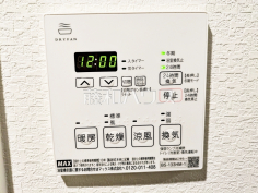 浴室乾燥機リモコン　【サンクレイドル日野Ⅱ】浴室換気乾燥機は梅雨の時期等、なかなか乾かない洗濯物を干すのに役立ちます！