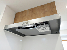 レンジフード　【ステイツ花小金井ヴェルパセオ】お手入れのしやすいレンジフードは見た目もスッキリしていて、料理時の油煙やニオイを効率的に外に出せます。