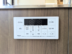 給湯スイッチ　【多摩市連光寺３丁目】追焚き機能付きなので、生活時間の違う家族に便利です。
