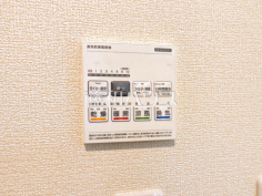 浴室換気乾燥機リモコン　【新座市野寺１丁目】雨の日の強い味方！浴室換気乾燥機付きユニットバスで洗濯物が乾かせます。
