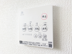 浴室換気乾燥機リモコン　【府中市新町２丁目】雨の日の強い味方！浴室換気乾燥機付きユニットバスで洗濯物が乾かせます。
