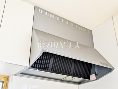 レンジフード　【練馬区西大泉３丁目】お手入れのしやすいレンジフードは見た目もスッキリしていて、料理時の油煙やニオイを効率的に外に出せます。