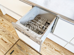 食器洗浄乾燥機　【練馬区西大泉３丁目】 後片付けの手間を削減し、趣味の時間や家族との時間を増やせる食器洗い乾燥機を標準装備 